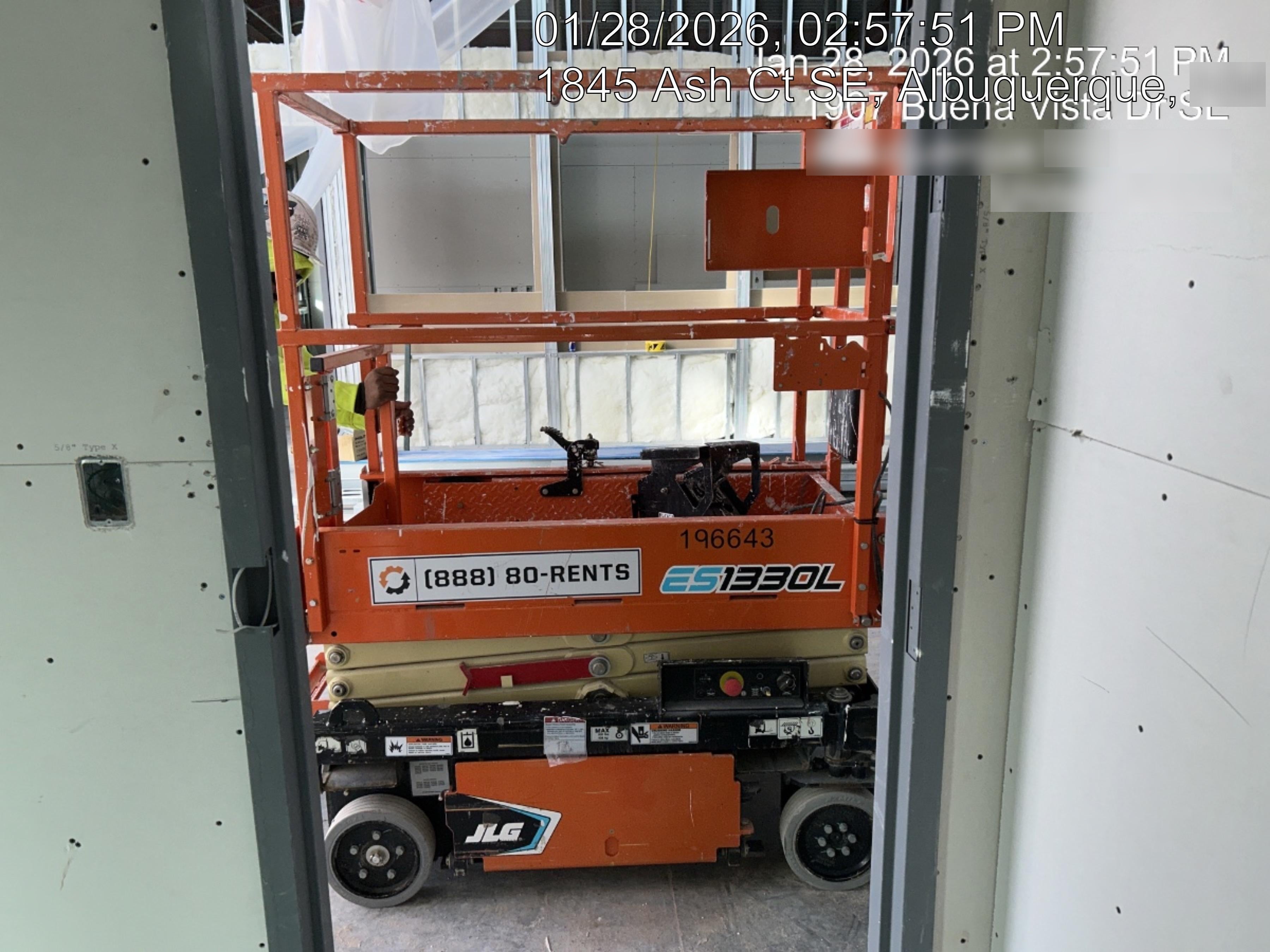 2021 JLG ES1330L