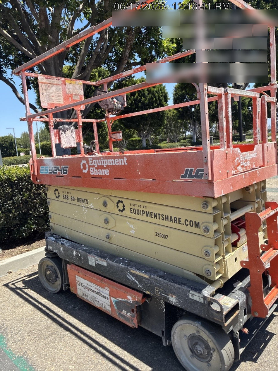 2022 JLG ES3246