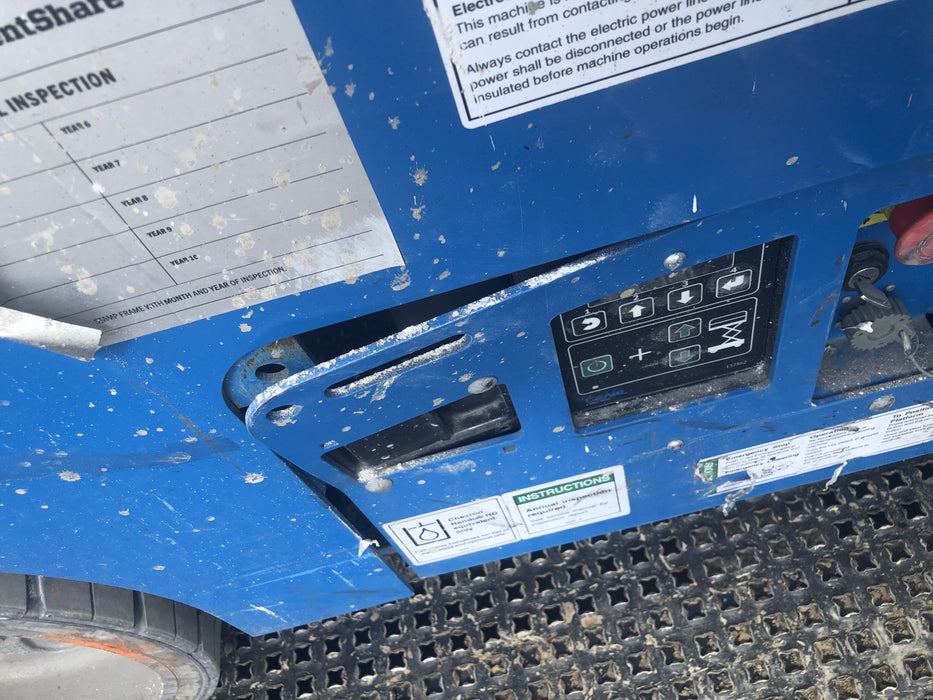 2019 Genie GS-4047 Folding rails with half height swing gate