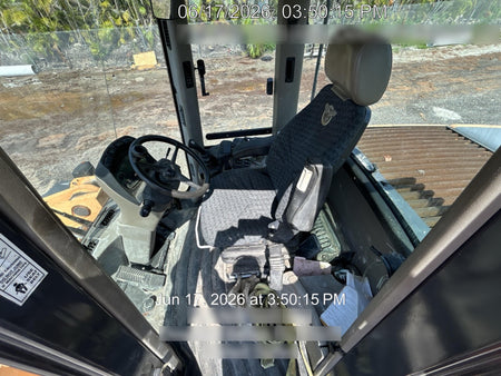 2016 Case 821F CLOSED CAB, JRB 418 STYLE HYD COUPLER
