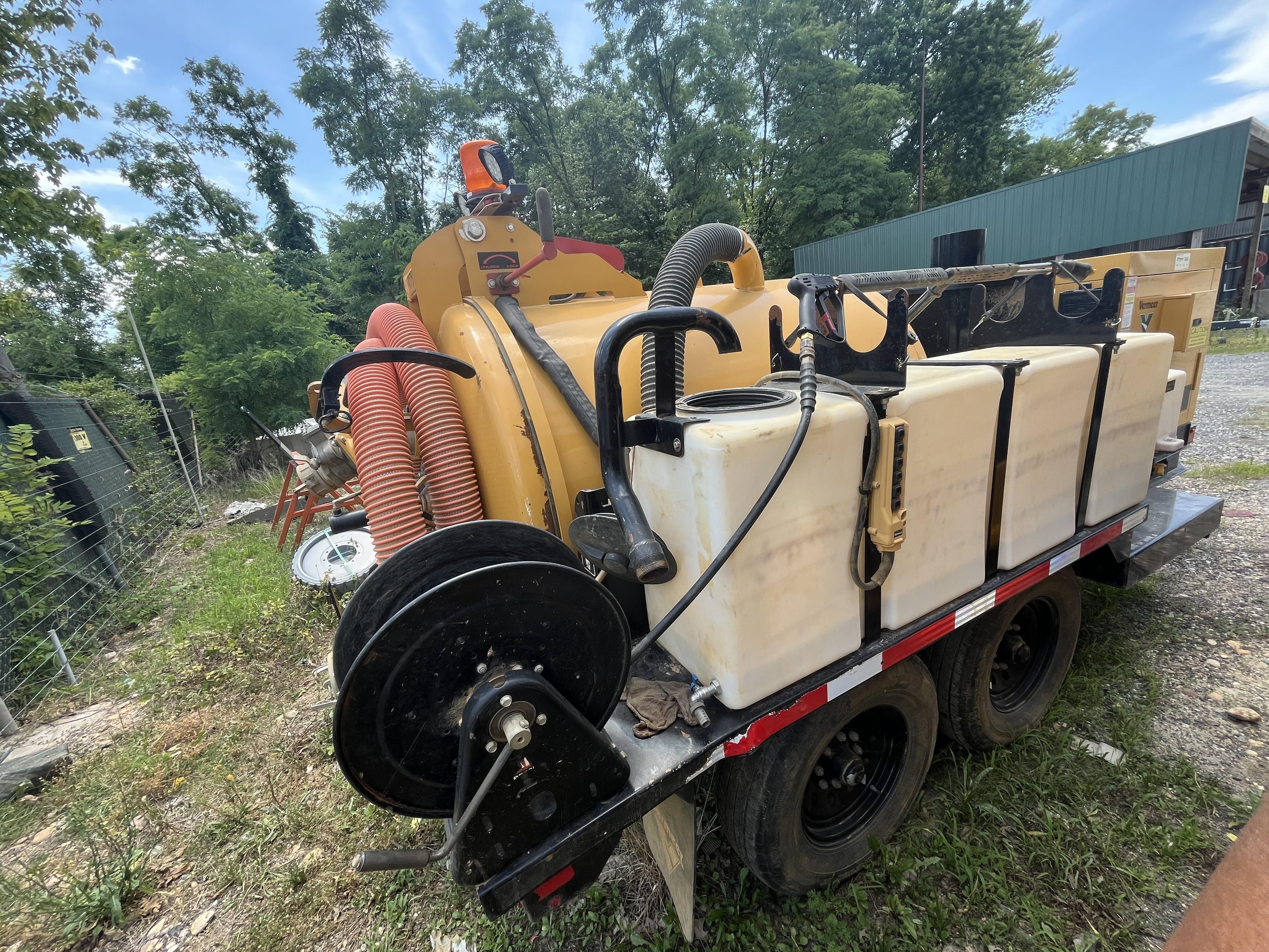 2021 Vac-Tron LP573XDT T4 Koehler Diesel Engine, 500 Gallon Debris Tank, x2 100 Gallon Water Tanks