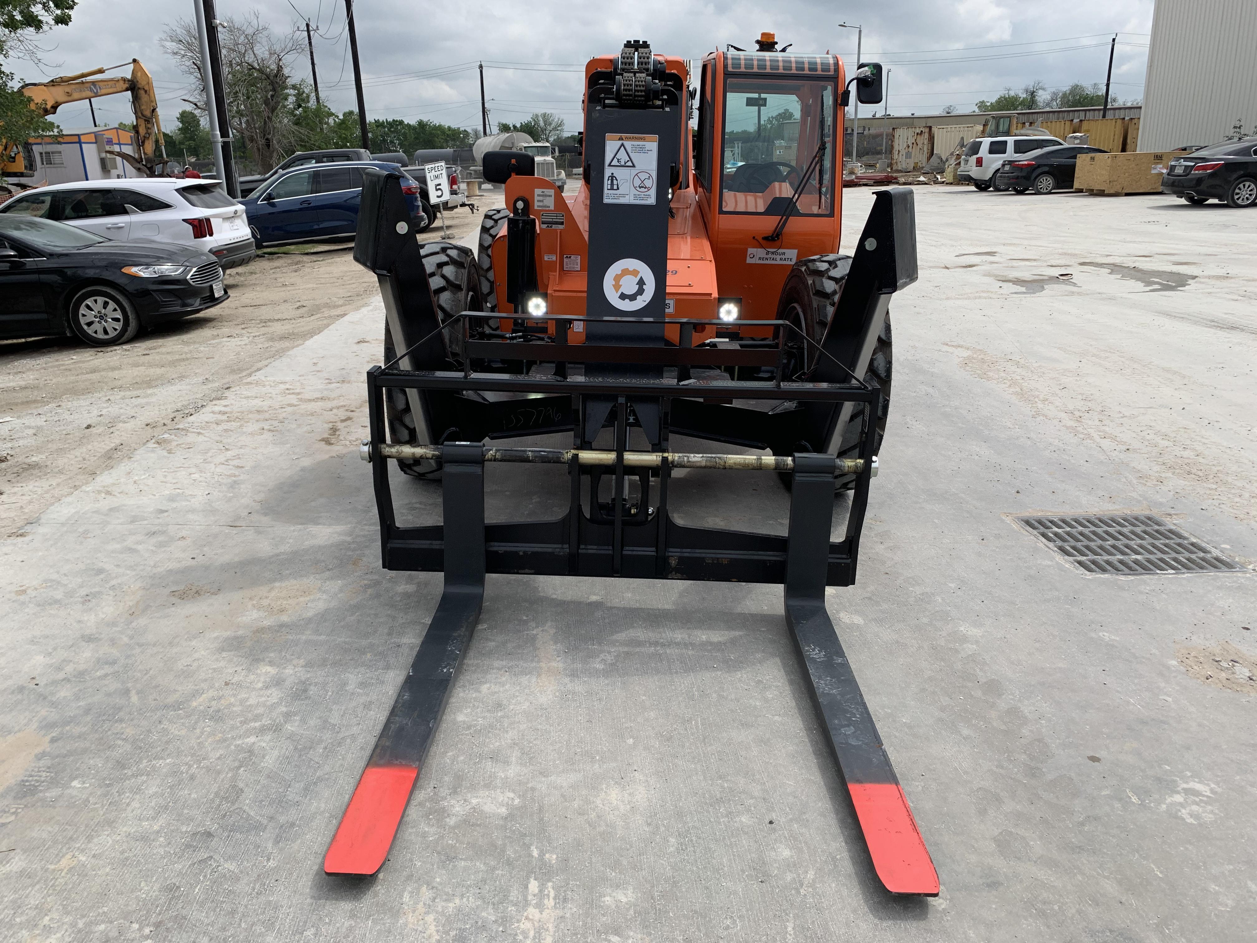 2021 JLG 12054