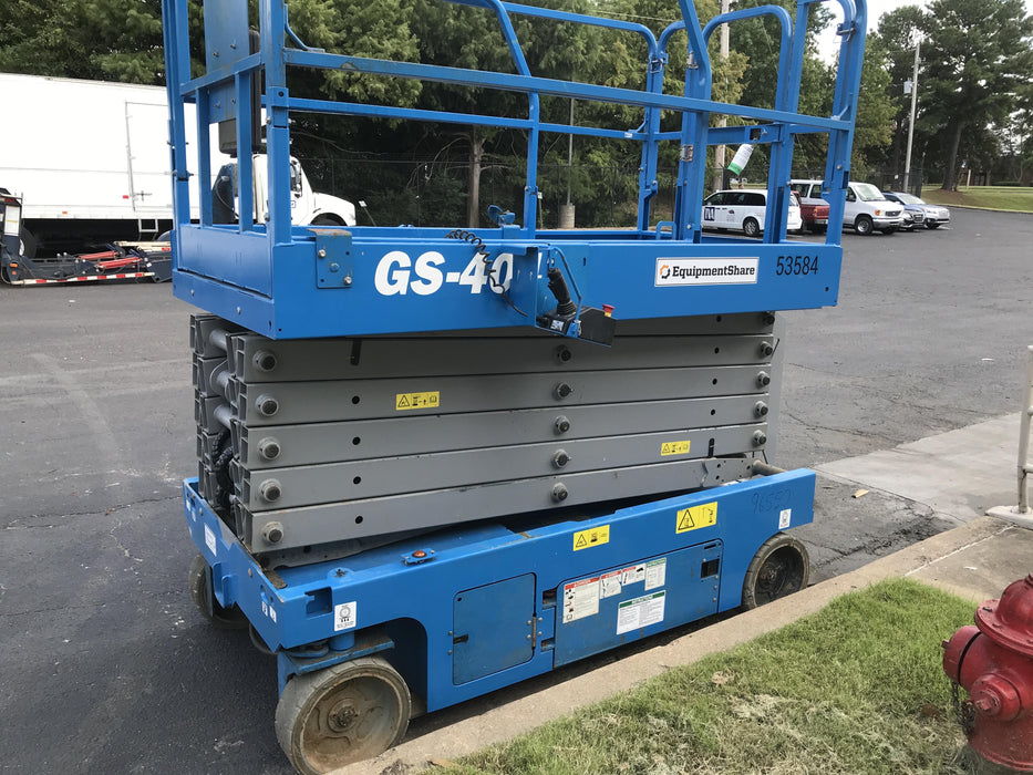 2019 Genie GS-4047 Folding rails with half height swing gate