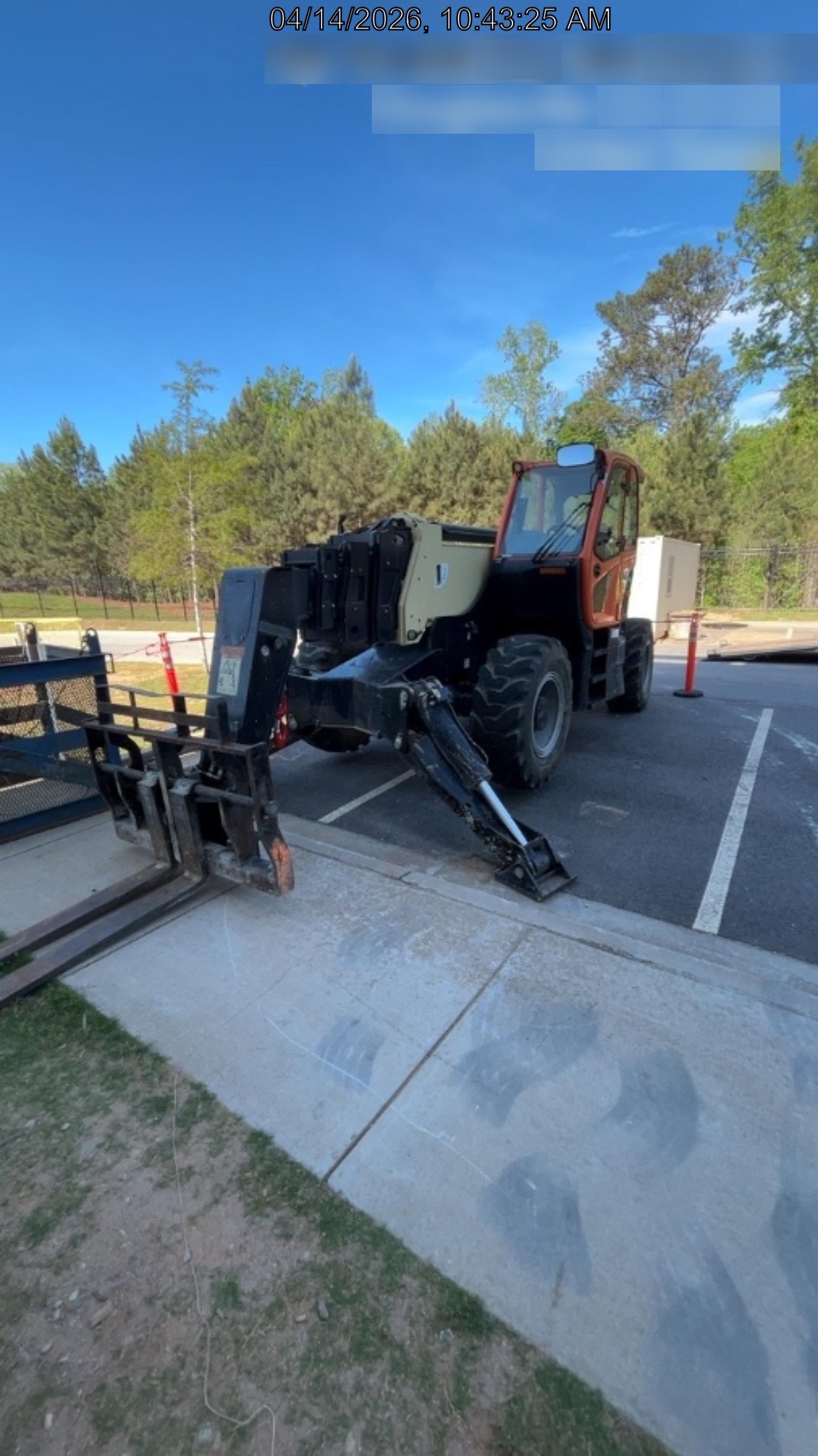 2021 JLG 1075