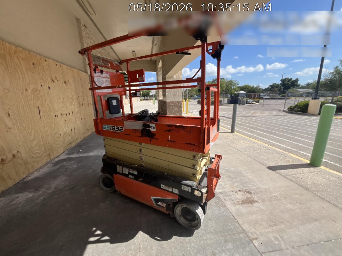 2022 JLG ES1932