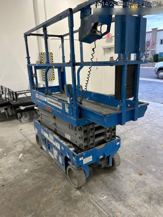 2020 Genie GS-1930 Solid Non Marking Tires, Beacon, Folding rails with half height swing gate, 800W Inverter