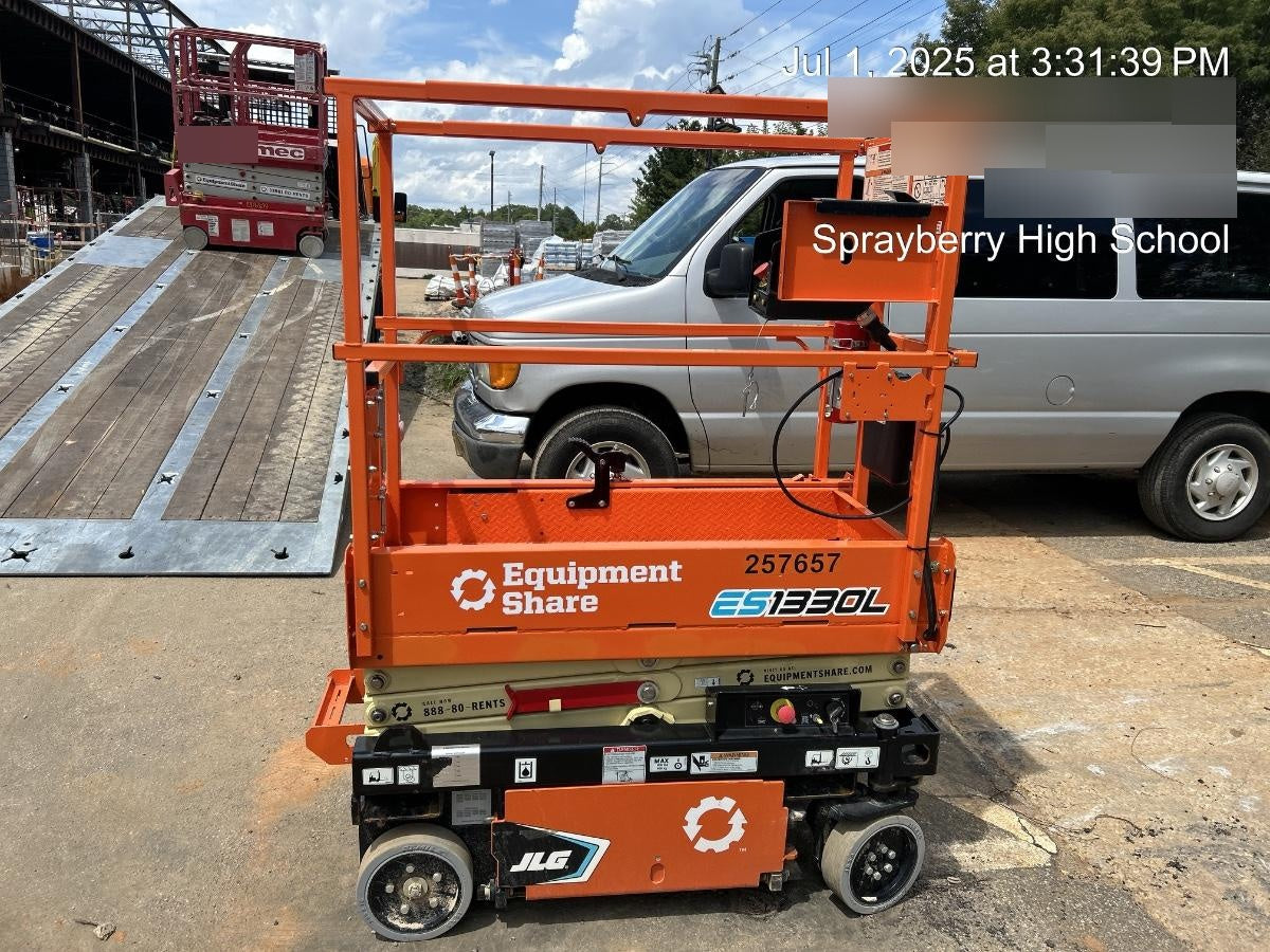 2022 JLG ES1330L