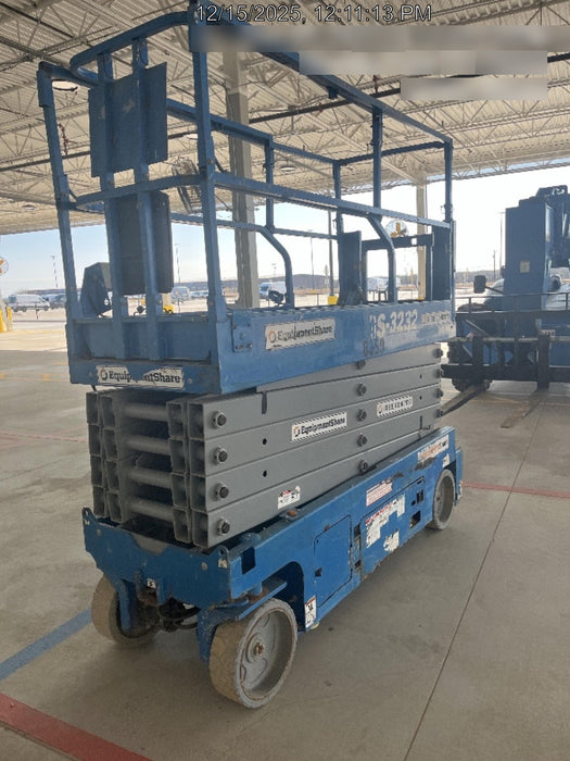 2018 Genie GS-3232 Genie GS3232 Lift w/Folding Rails and Swing Gate