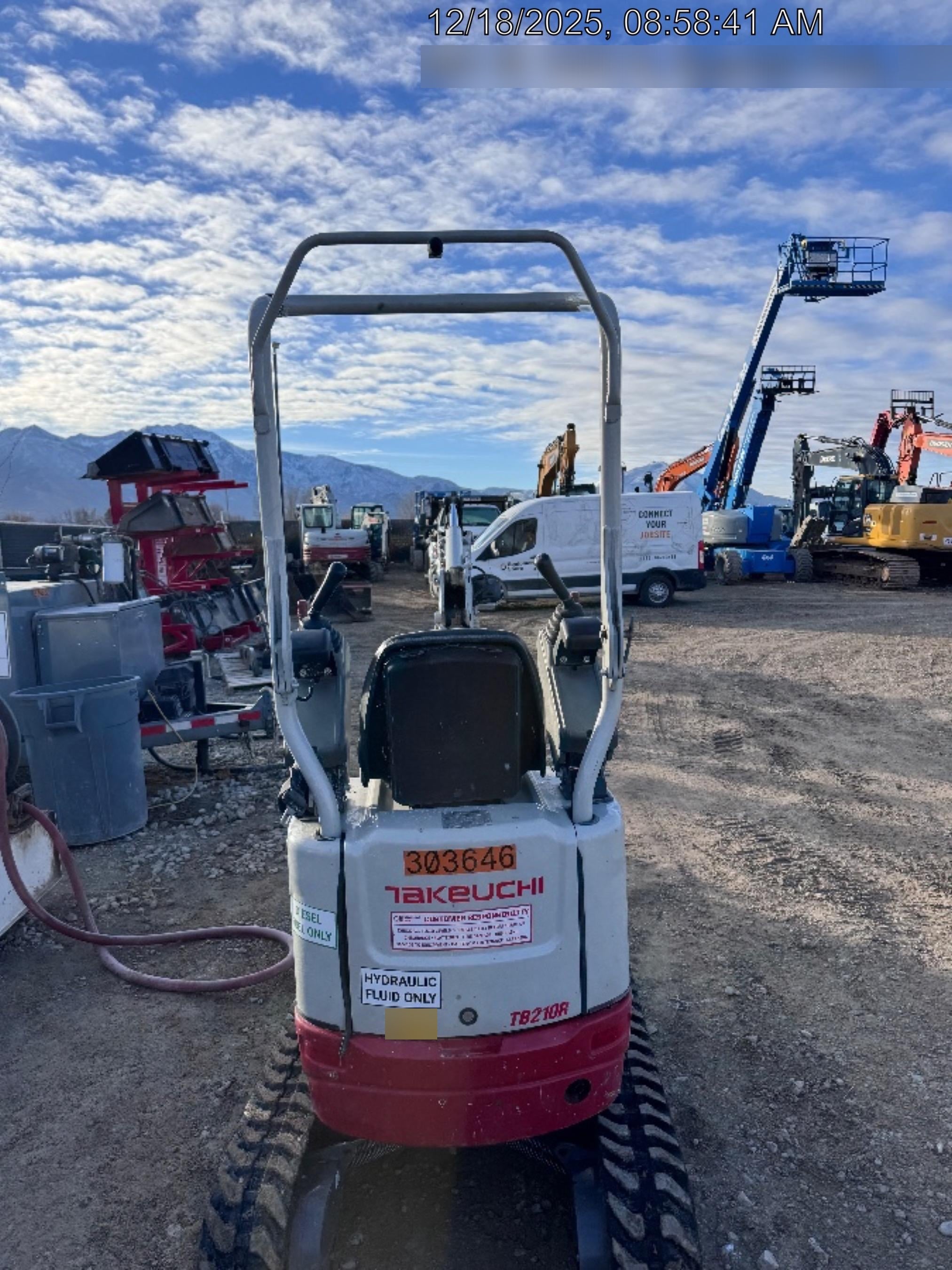 2023 TAKEUCHI TB210R