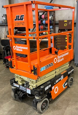 2022 JLG ES1330L