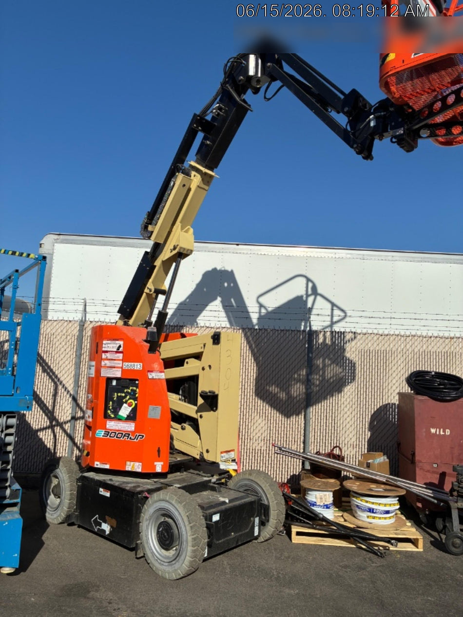 2025 JLG E300AJP