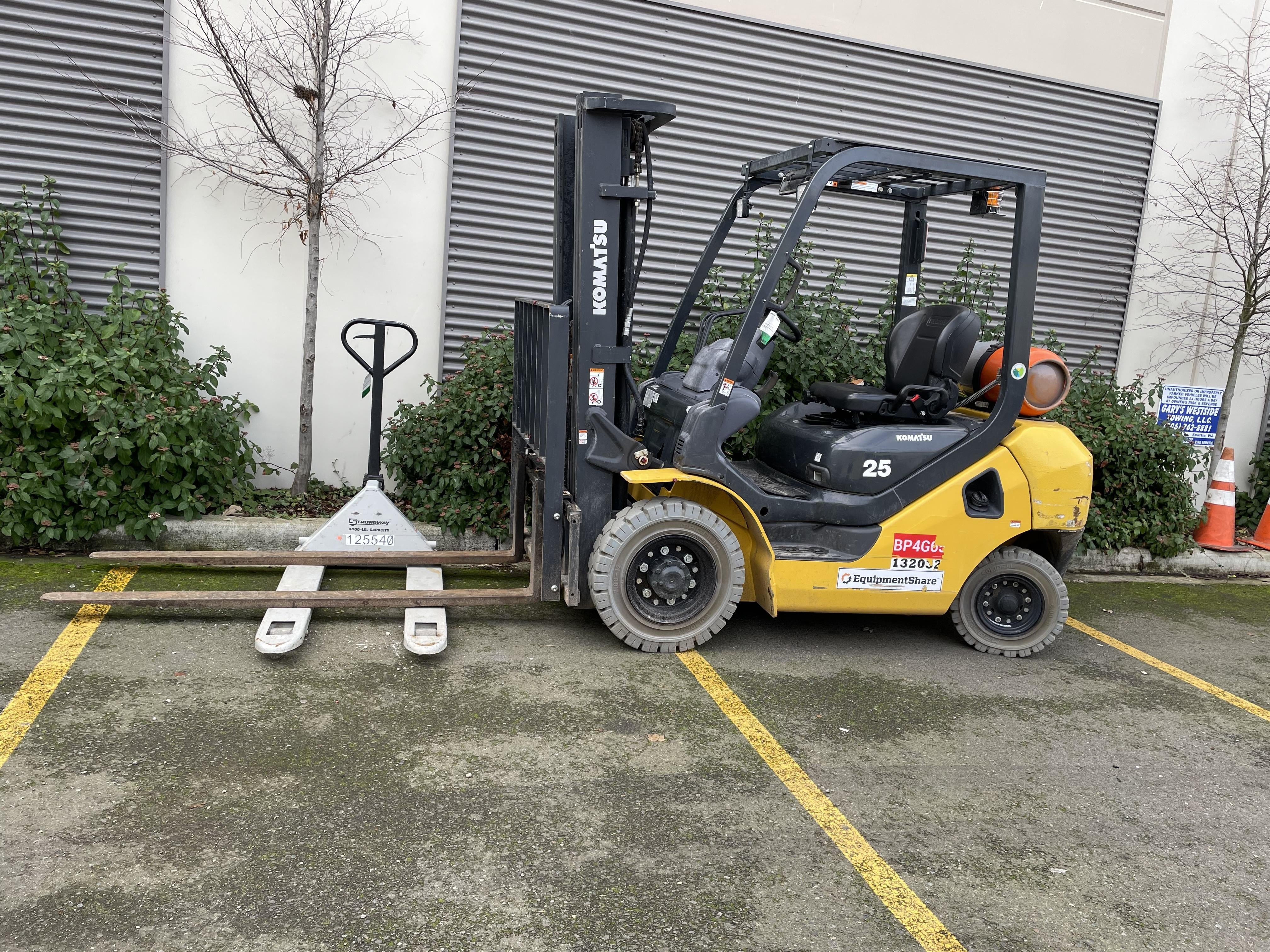2021 STRONGWAY 4400 lb Pallet Jack