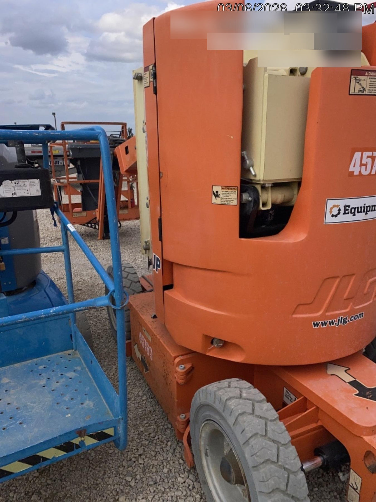 2019 JLG E300AJP