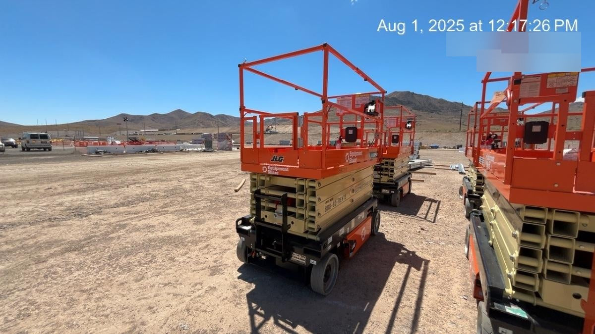 2025 JLG ES3246