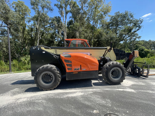 2021 JLG 1075