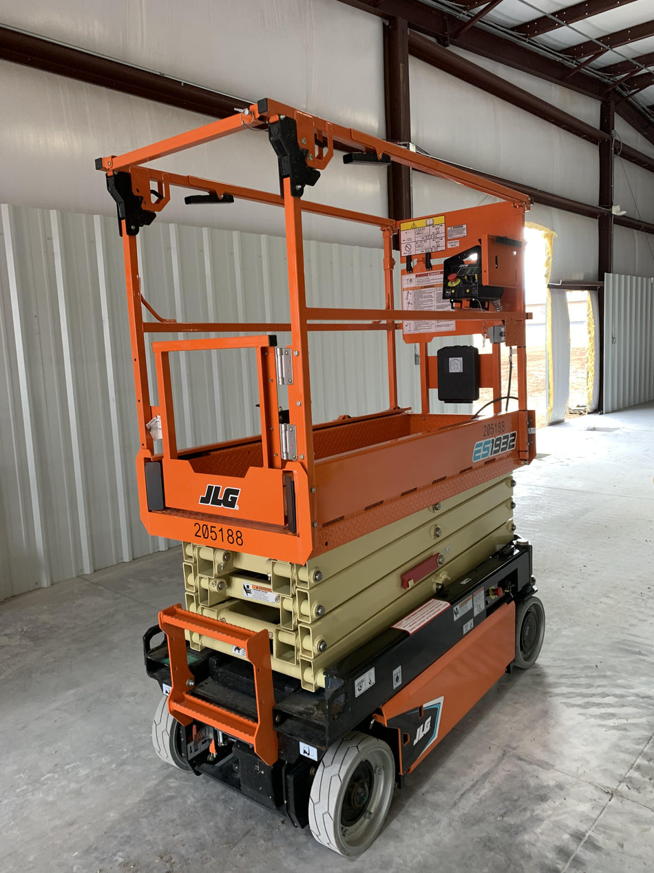 2022 JLG ES1932