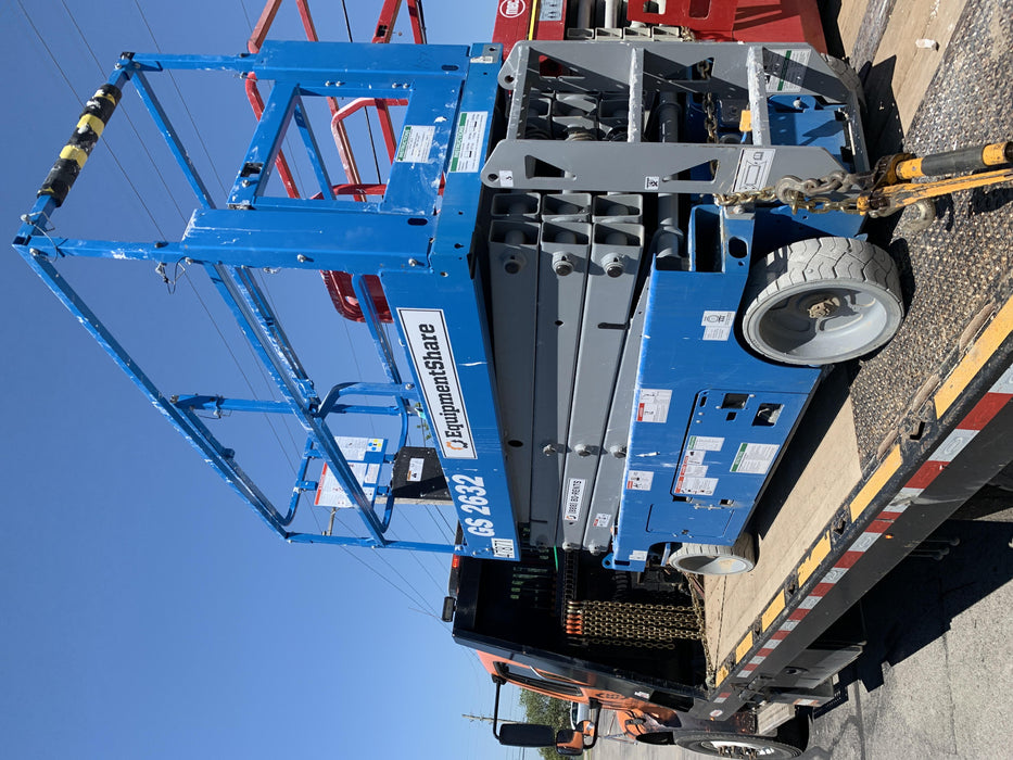 2019 Genie GS-2632 Folding rails with half height swing gate