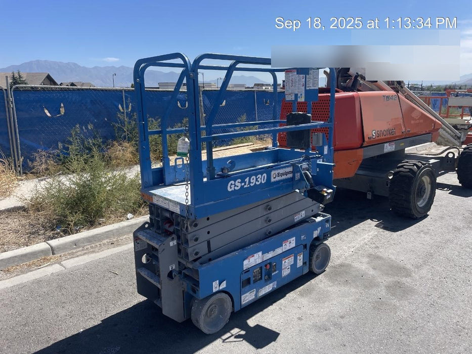 2019 Genie GS-1930 Fixed rails with chain Entry