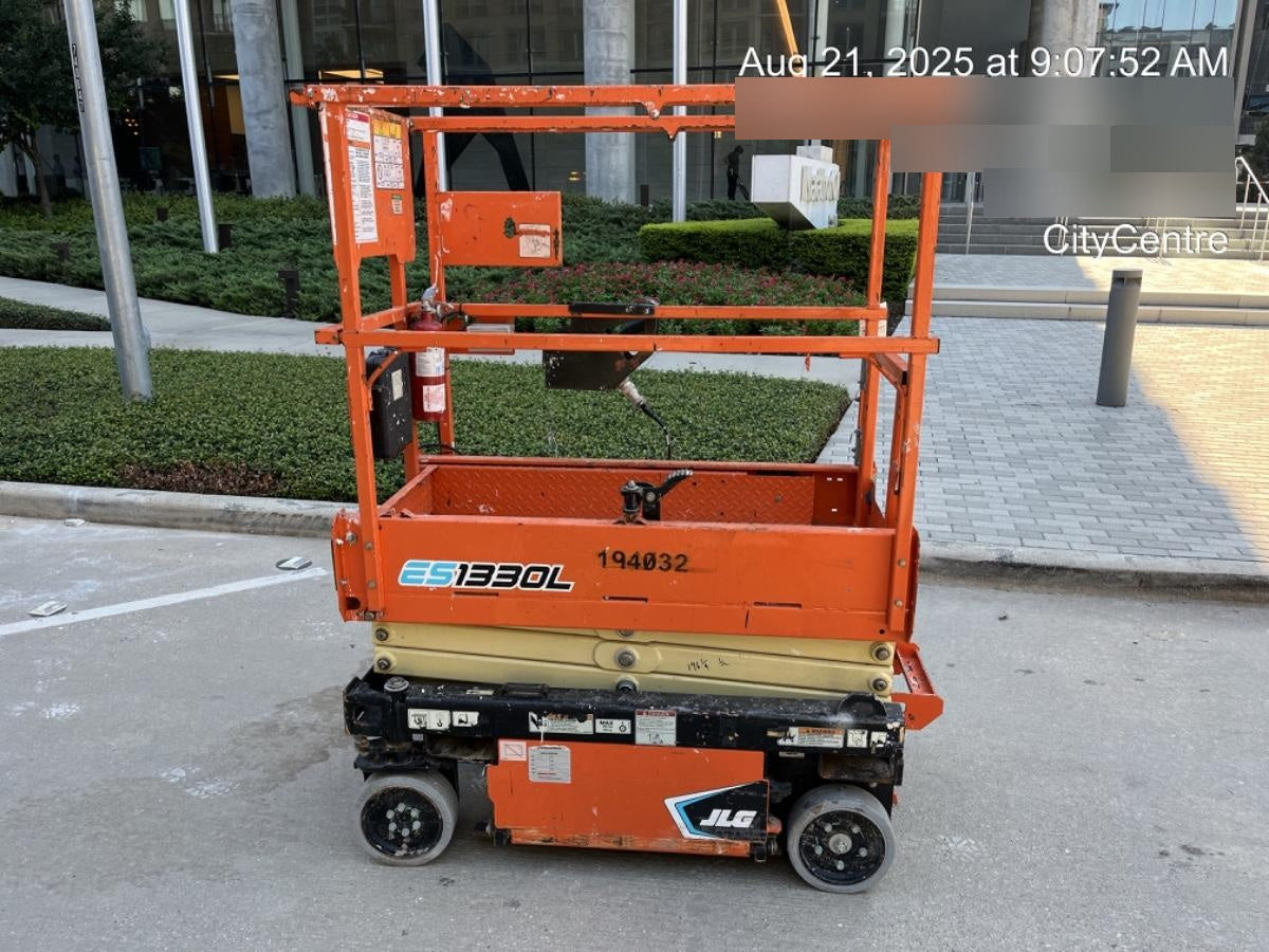 2021 JLG ES1330L