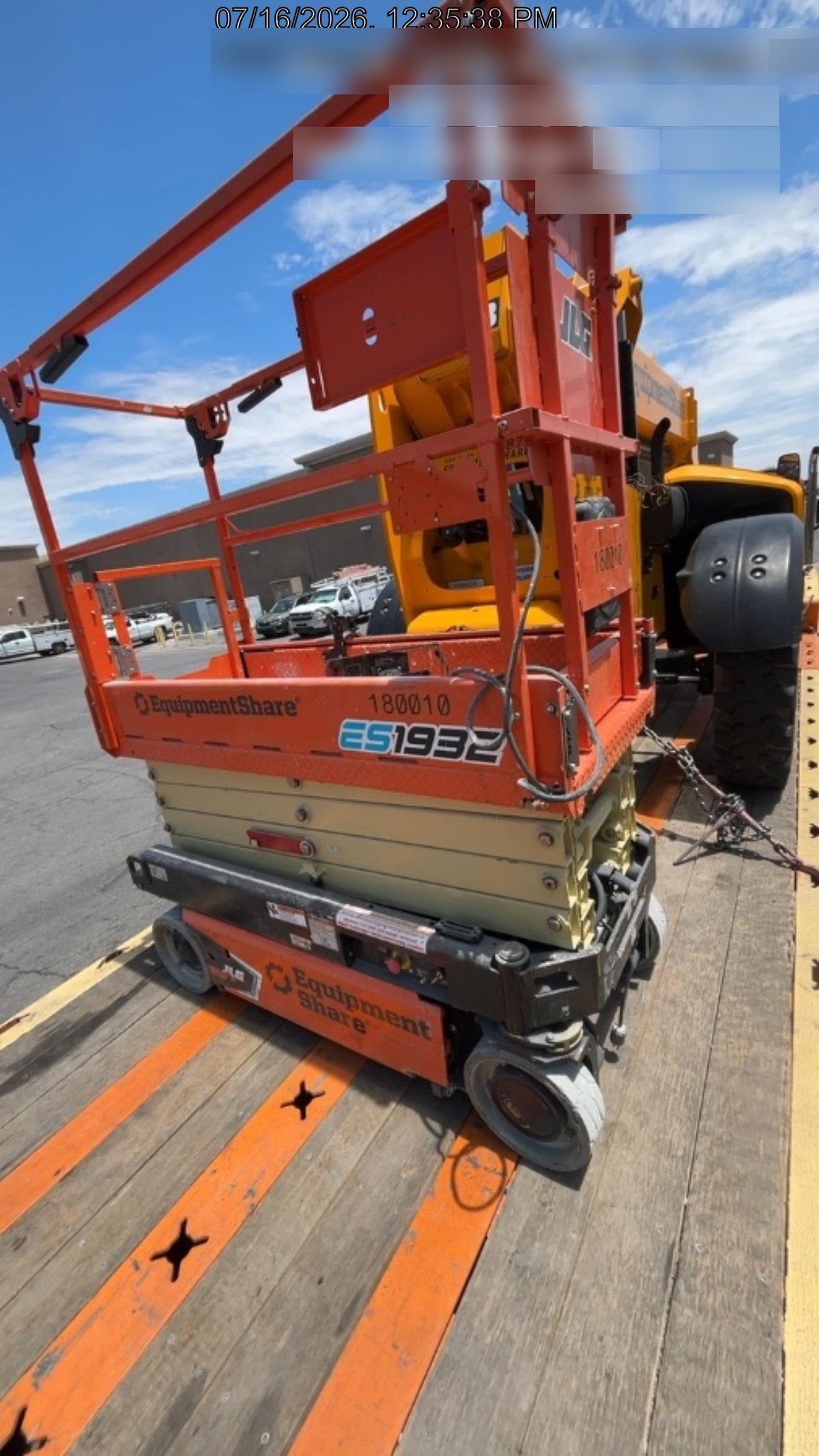 2021 JLG ES1932