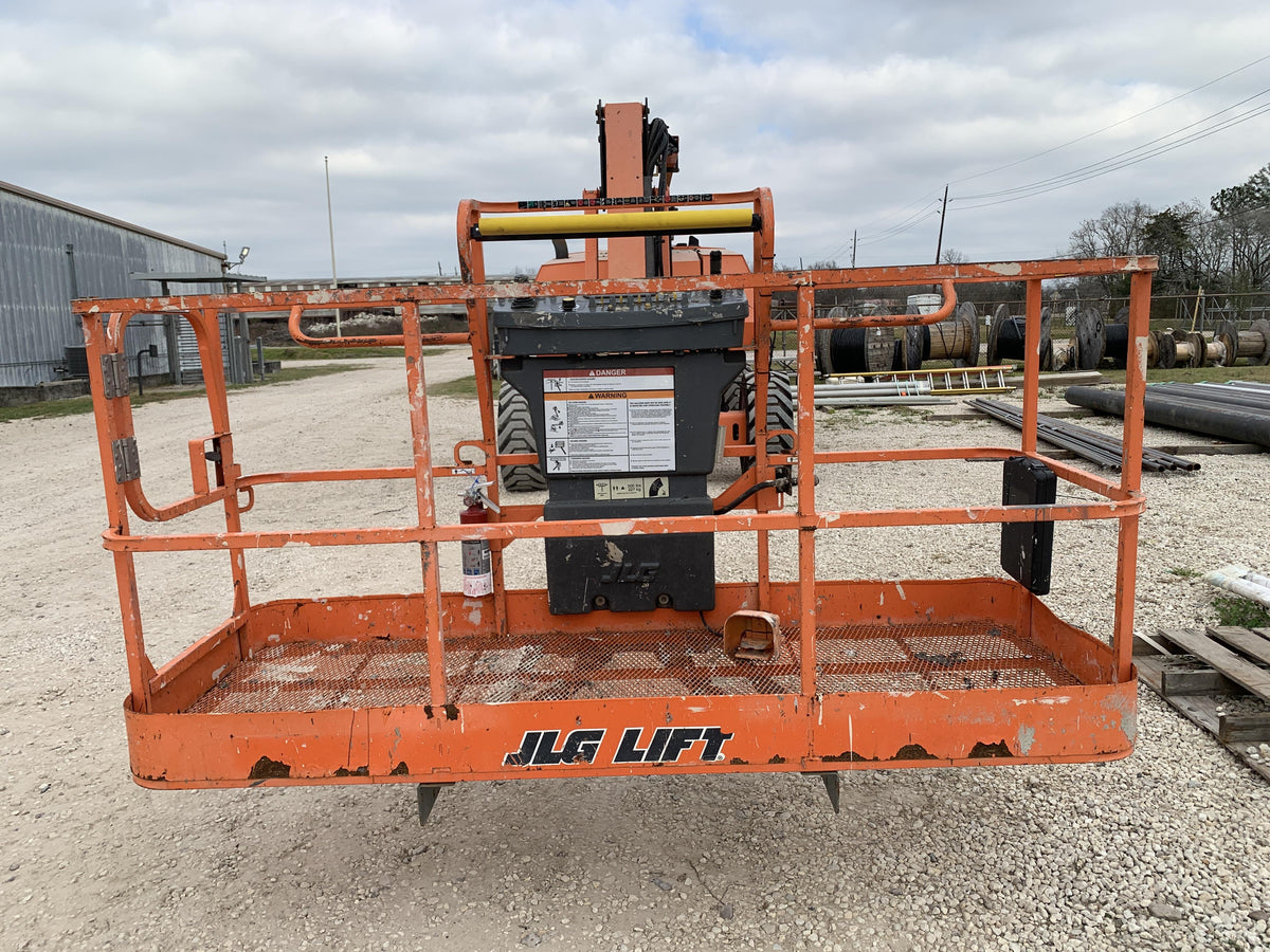2015 JLG 800AJ