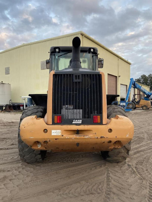 2016 Case 821F CLOSED CAB, JRB 418 STYLE HYD COUPLER