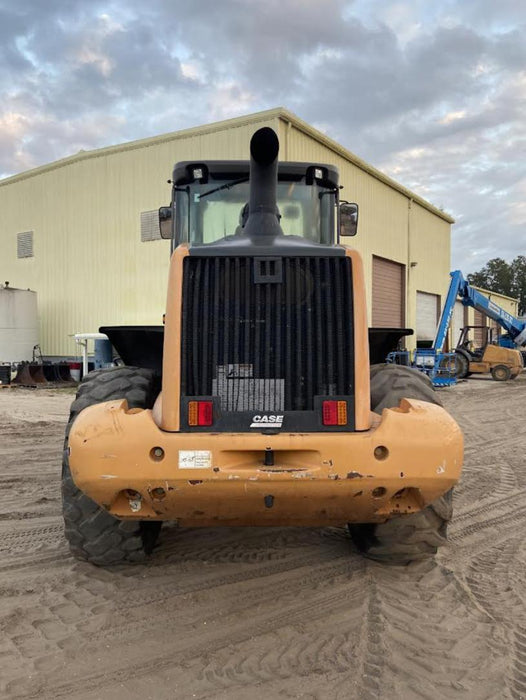 2016 Case 821F CLOSED CAB, JRB 418 STYLE HYD COUPLER