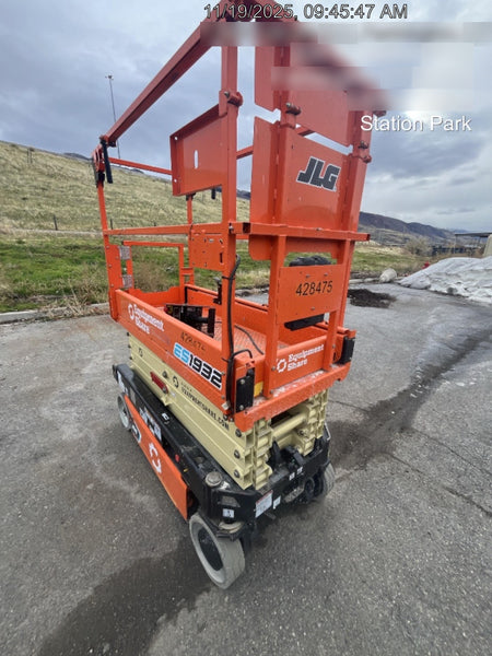2024 JLG ES1932