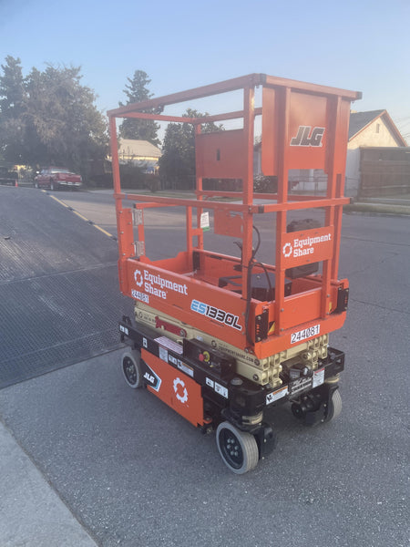 2022 JLG ES1330L