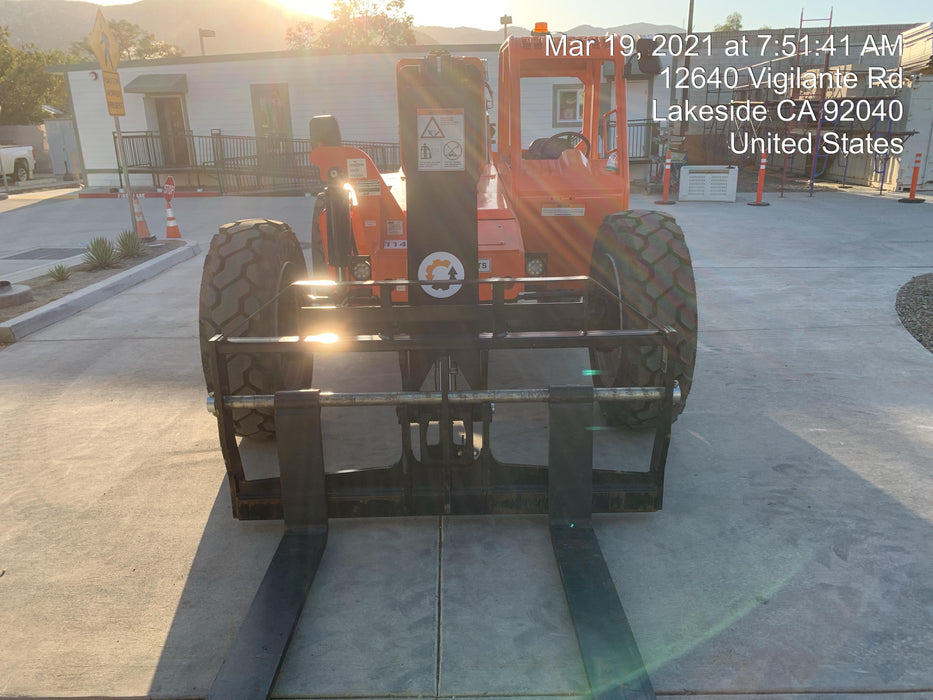 2020 Skytrak 8042 74 Hp, FF Tires, Work Lights, Beacon, Aux Hydraulics, Back up Alarm, Lifting Eye, ES Decals