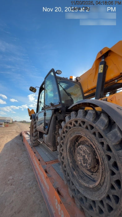 2019 JCB 512-56 109 HP w/CAB/HVAC, Beacon, Aux Hydraulics, Worklights, Solid Tires w/60" Carriage/Forks
