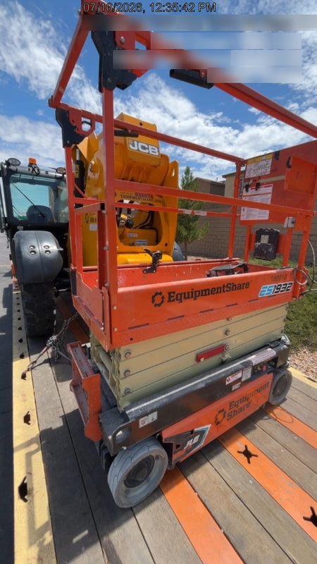 2021 JLG ES1932
