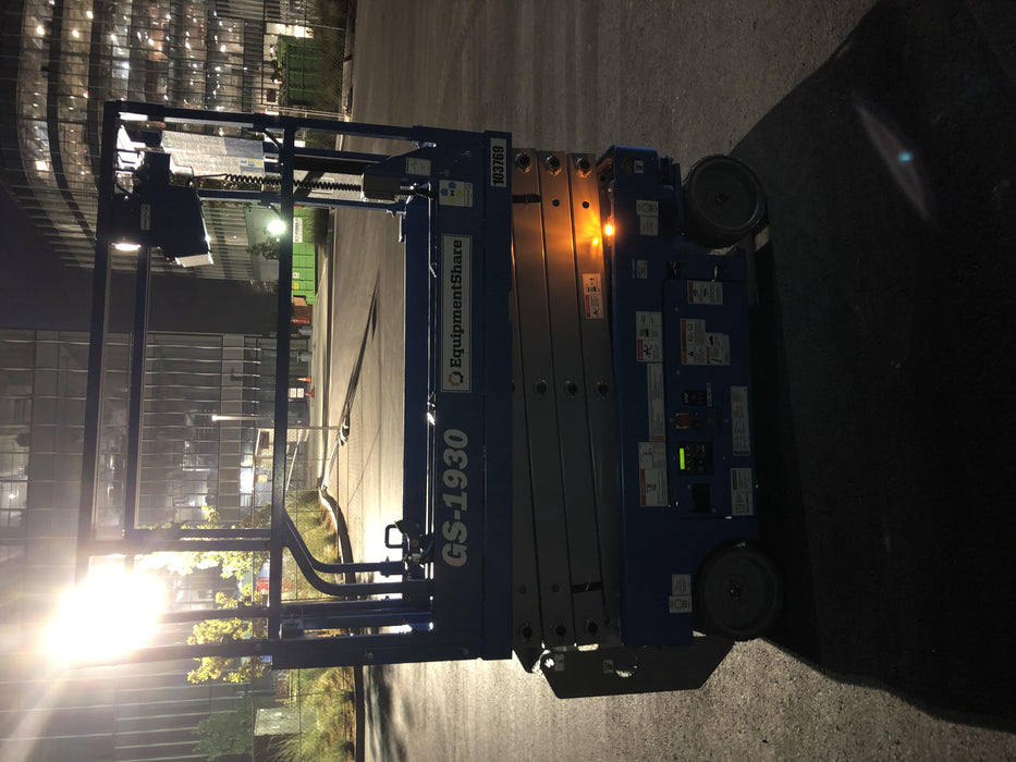 2020 Genie GS-1930 Solid Non Marking Tires, Beacon, Folding rails with half height swing gate, 800W Inverter