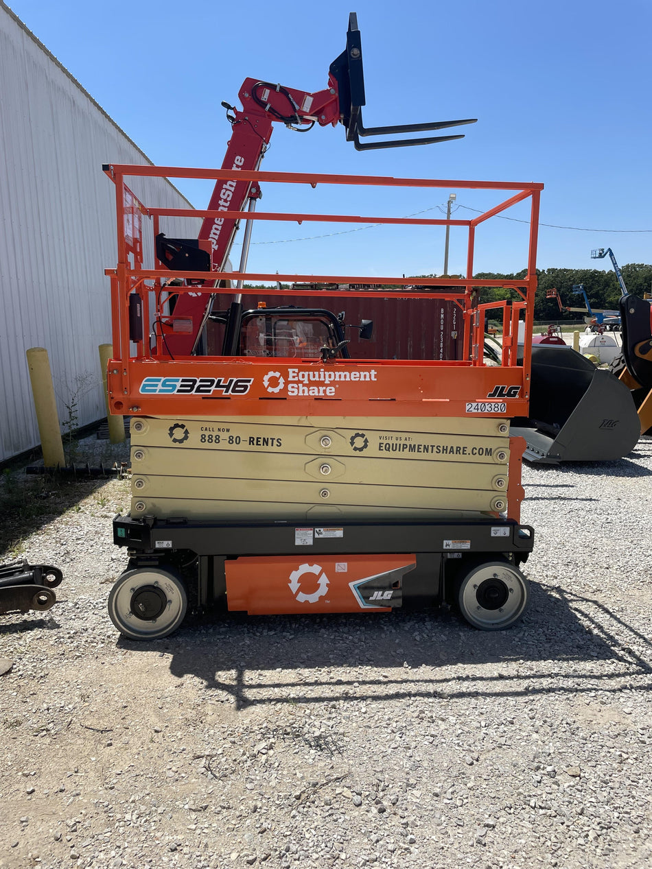 2022 JLG ES3246