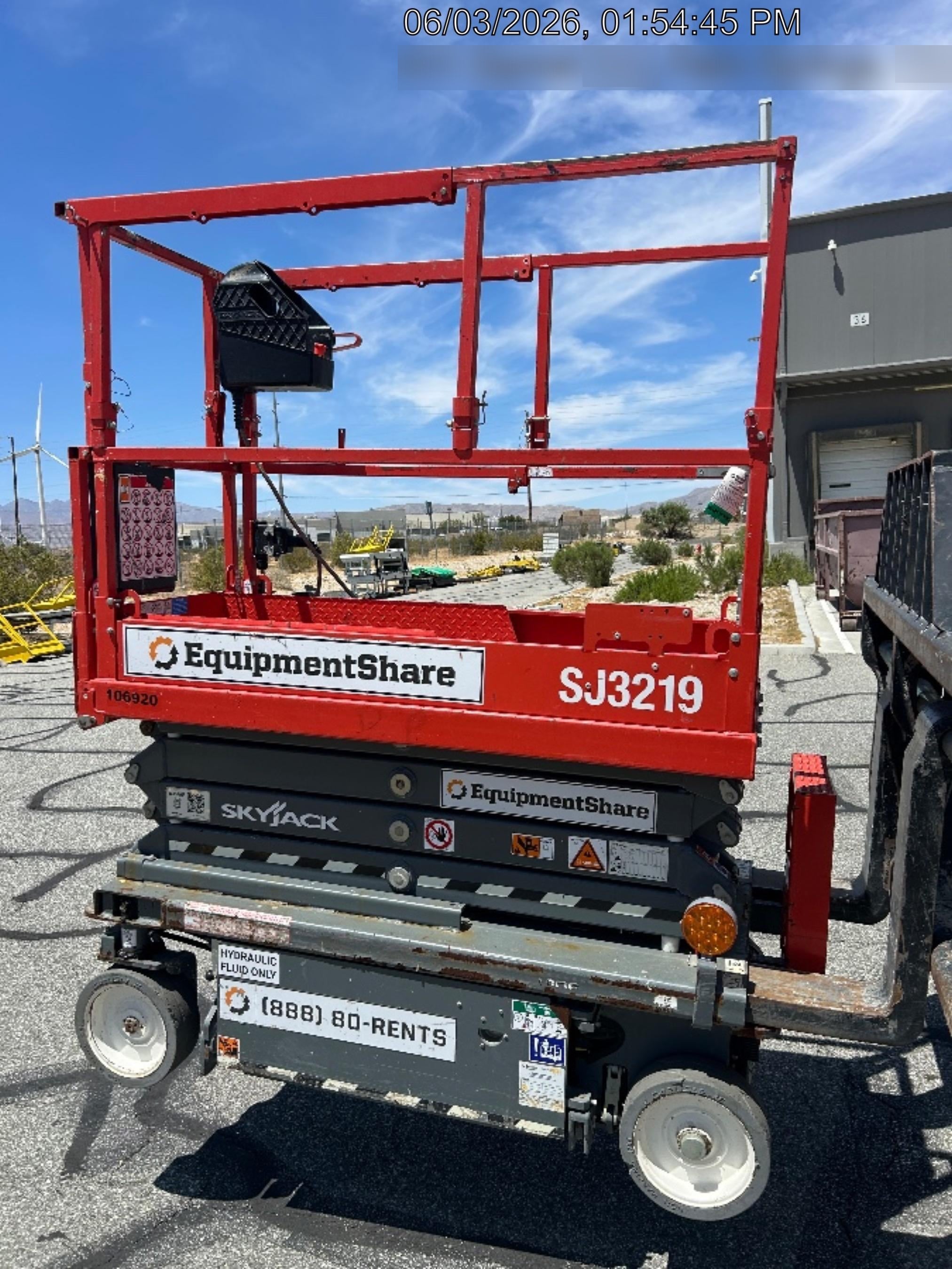 2020 Skyjack SJIII-3219 Solid NM Tires, Half height spring hinged entry gate, Dual Beacons, 800W Inverter