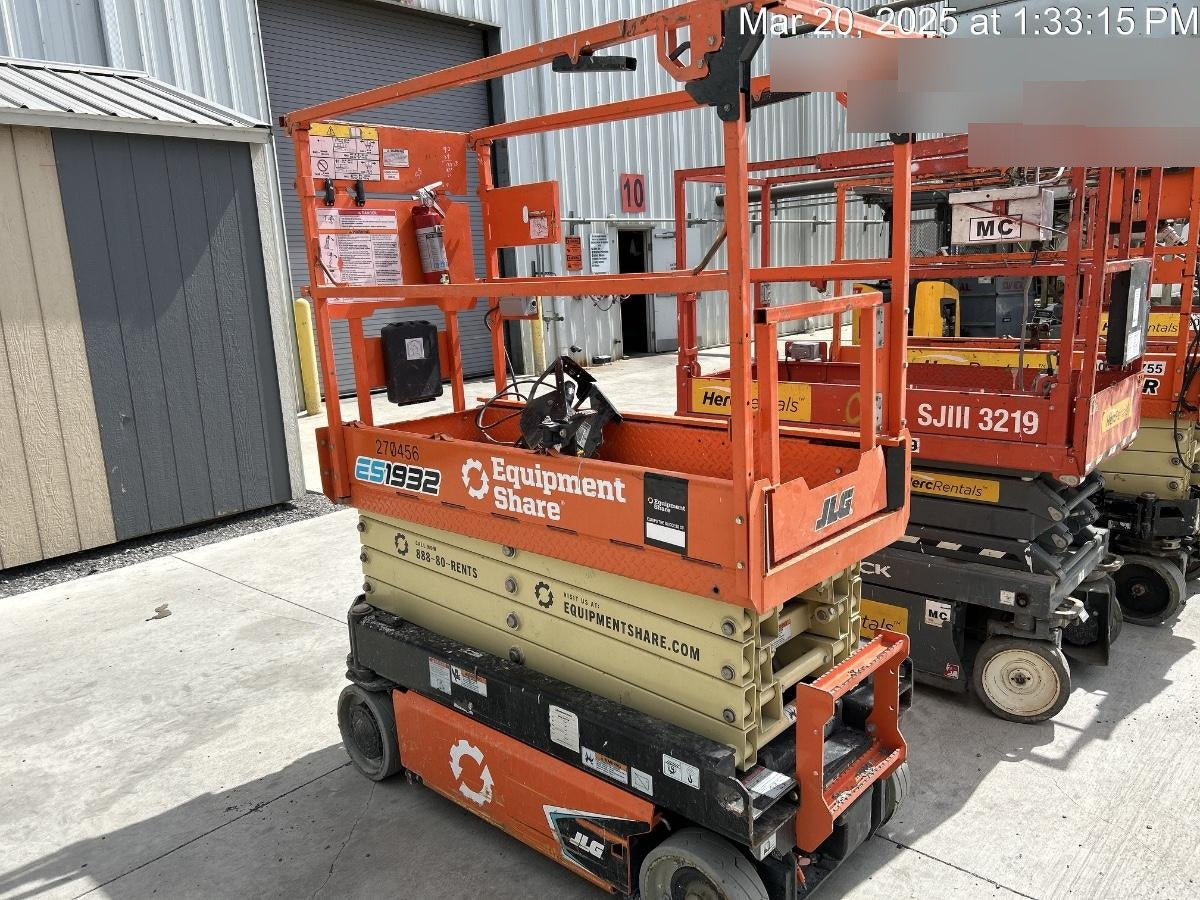 2022 JLG ES1932