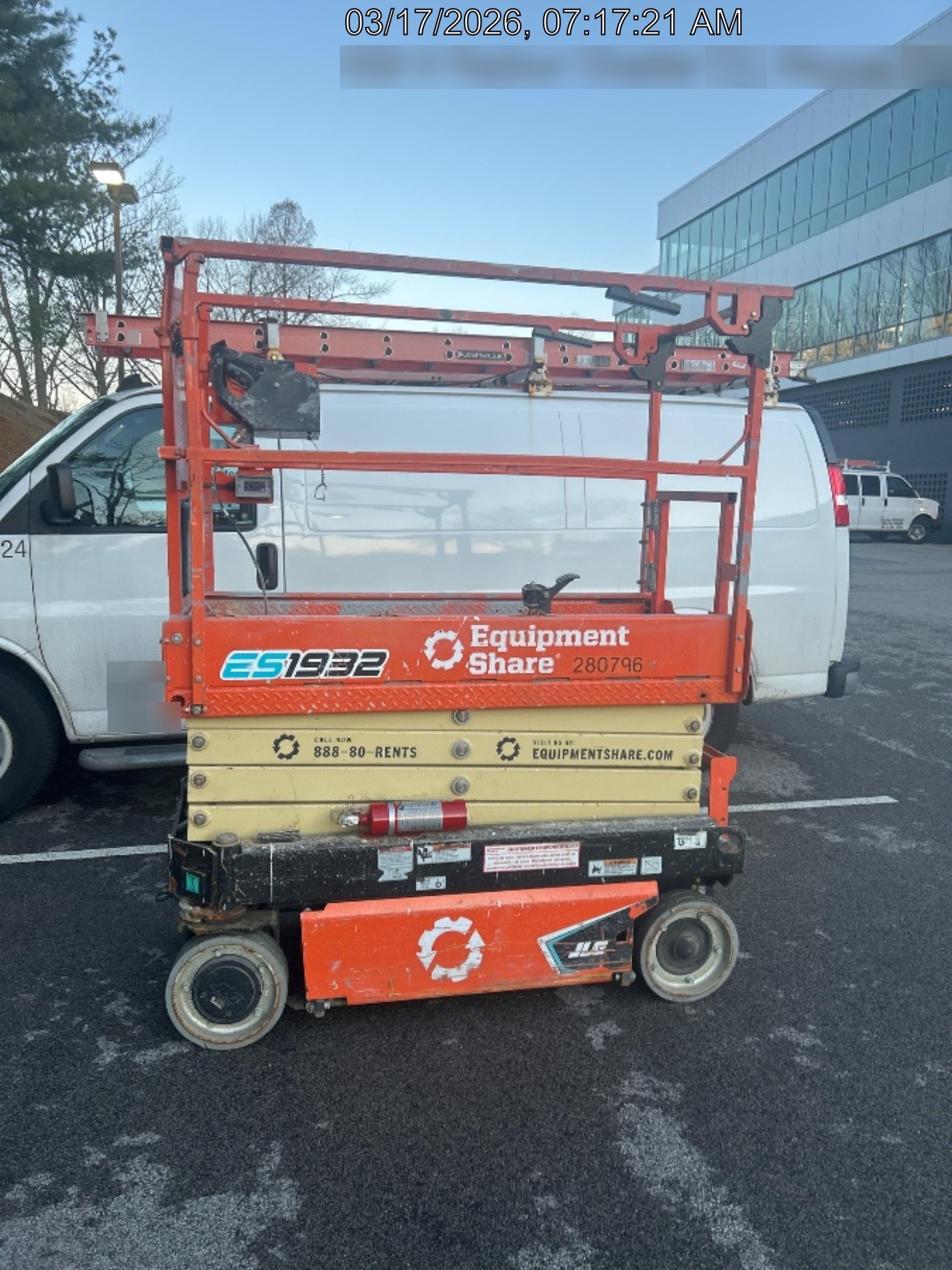 2022 JLG ES1932
