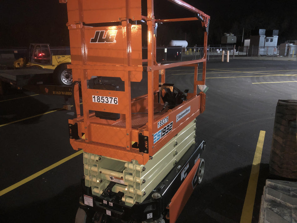 2021 JLG ES1932