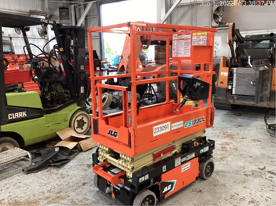 2022 JLG ES1330L