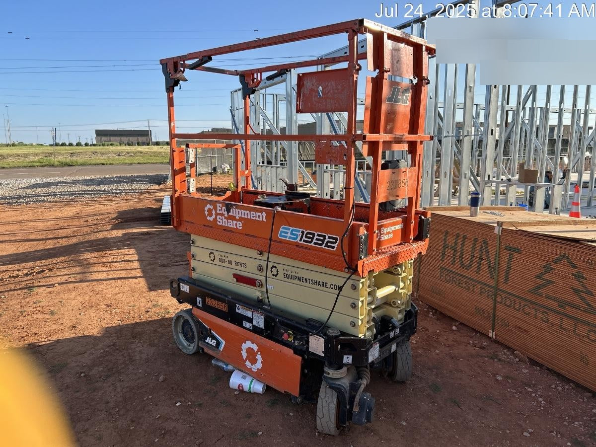 2022 JLG ES1932