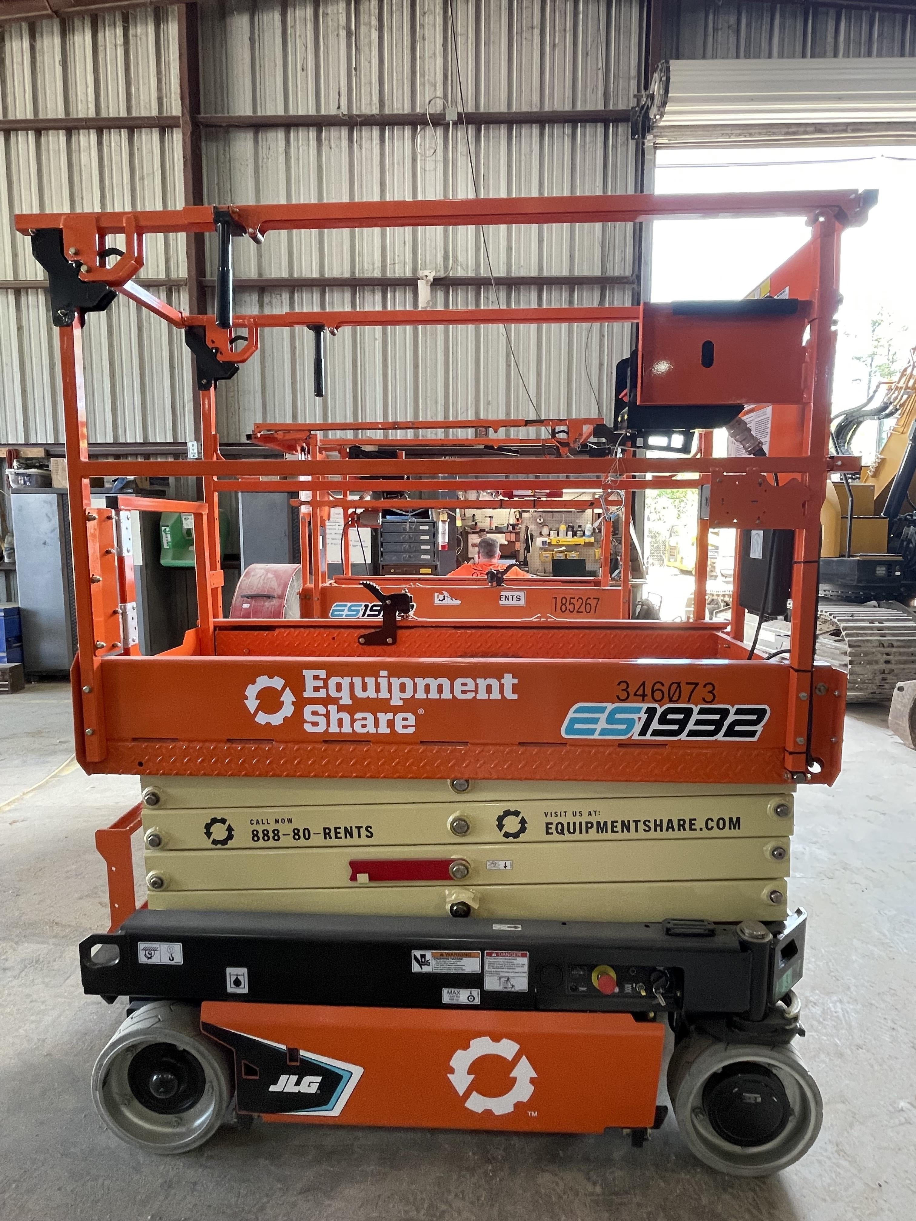 2023 JLG ES1932