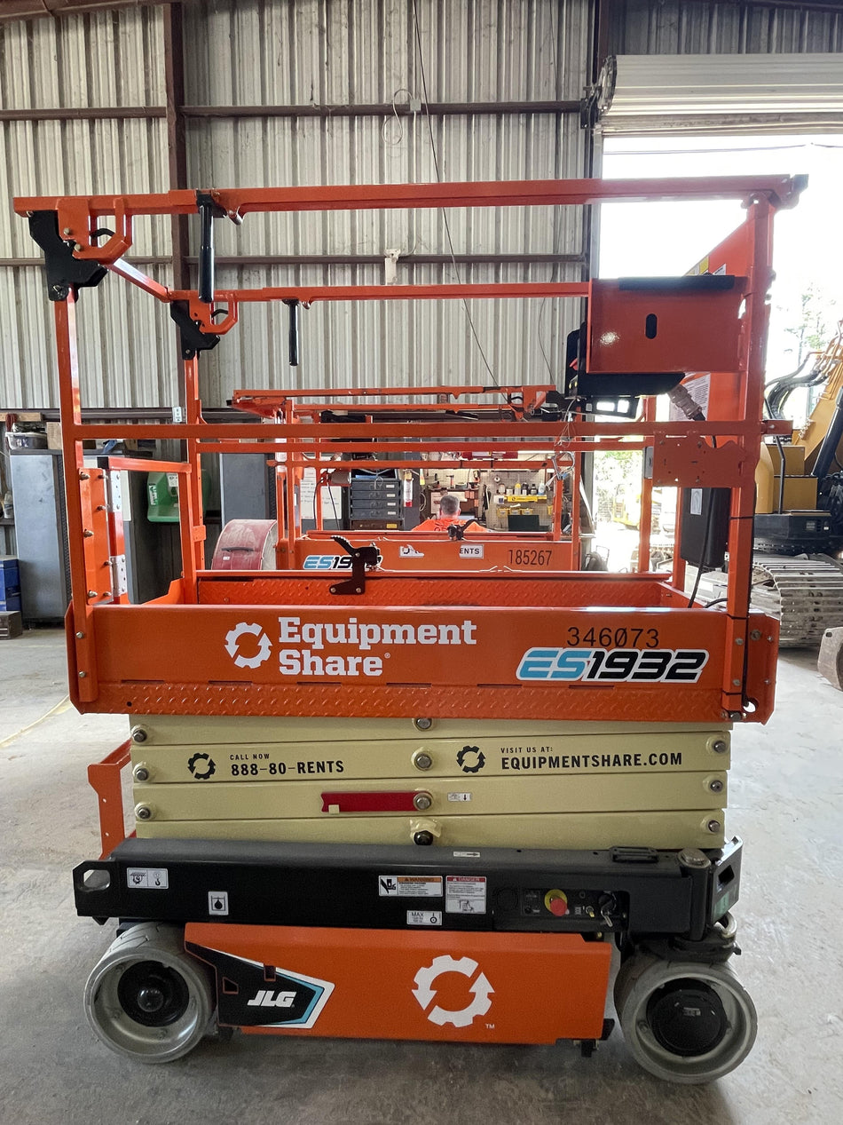 2023 JLG ES1932