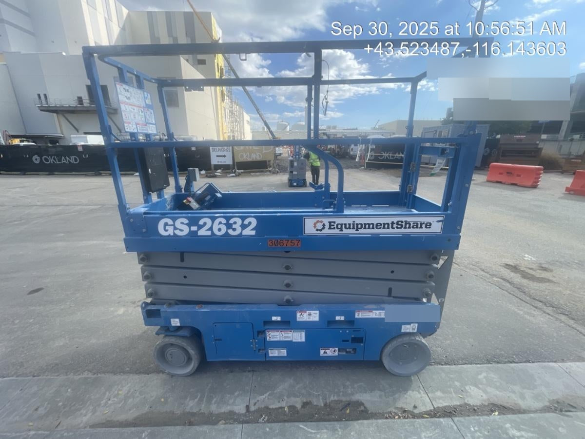 2023 GENIE GS-2632