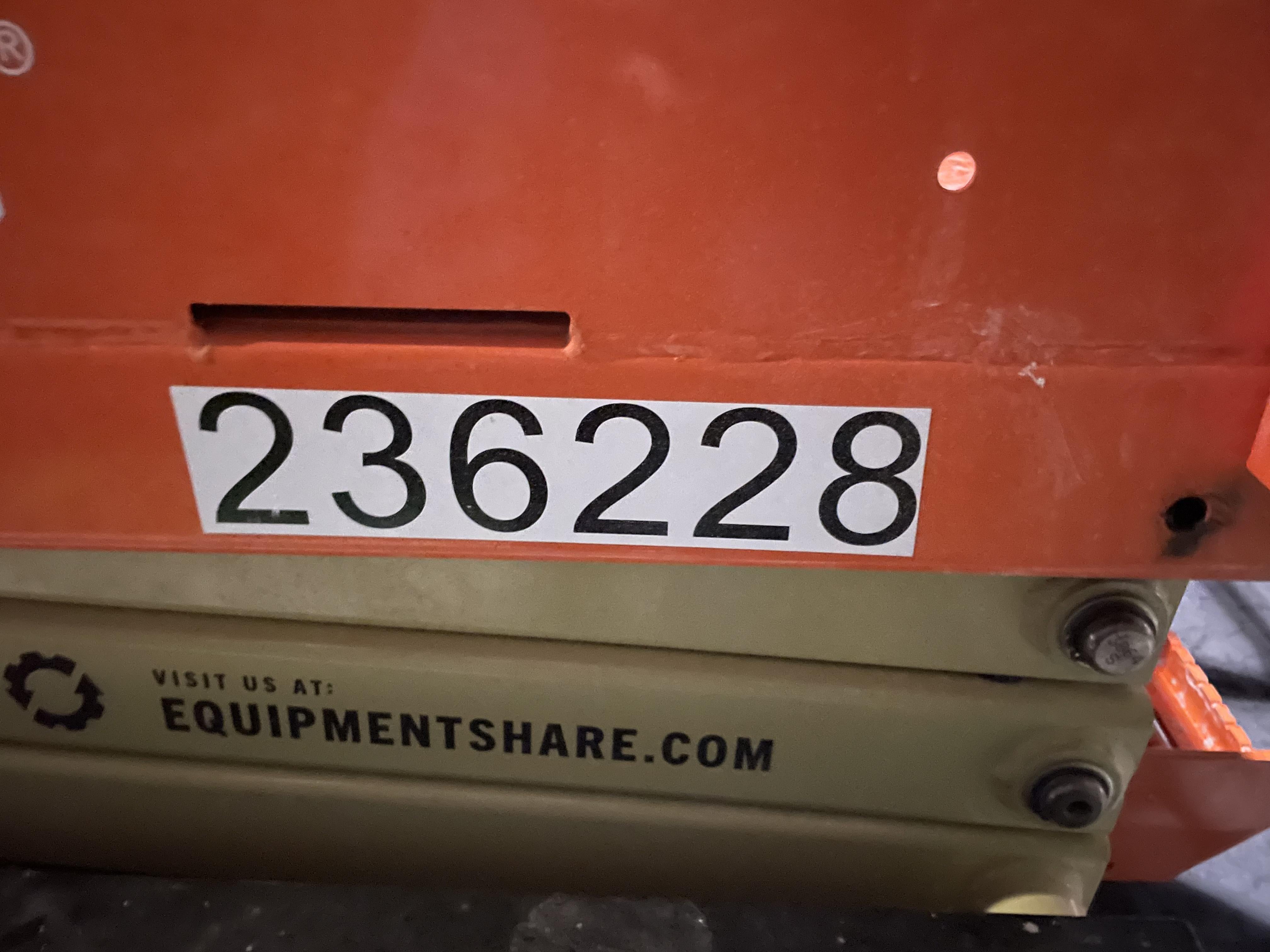 2022 JLG ES1330L