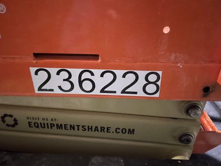 2022 JLG ES1330L