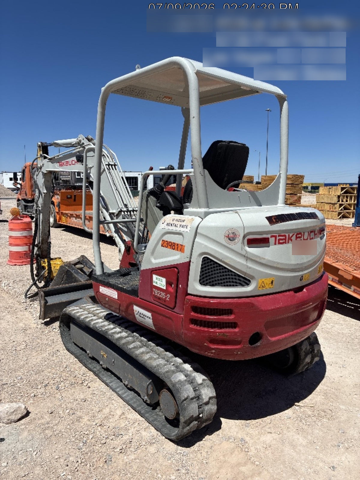 2022 TAKEUCHI TB235-2R