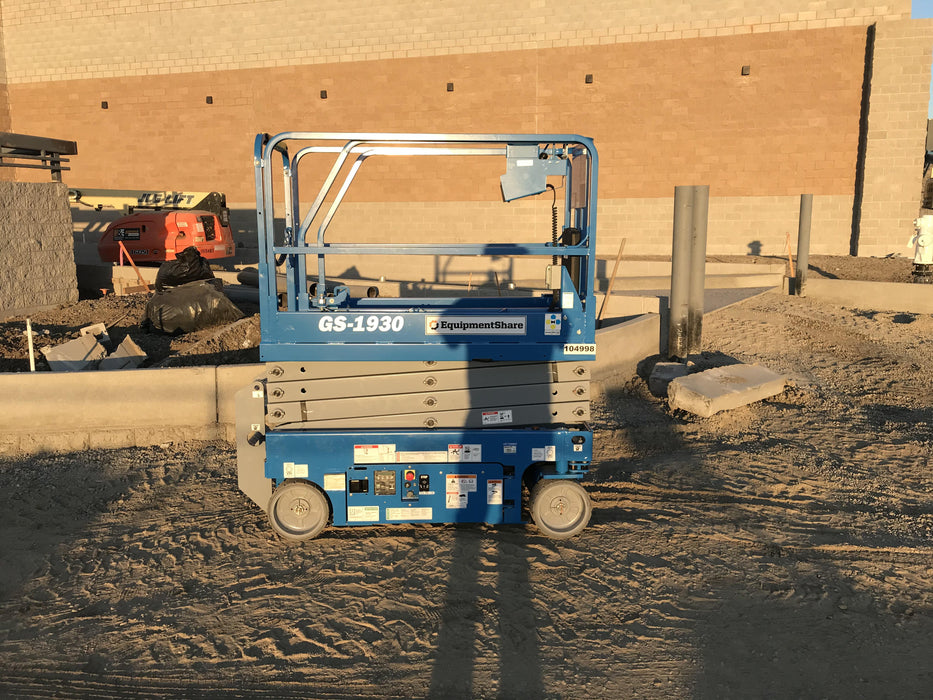 2020 Genie GS-1930 Fixed rails with chain entry gate - Pre A92.20, 800W Inverter