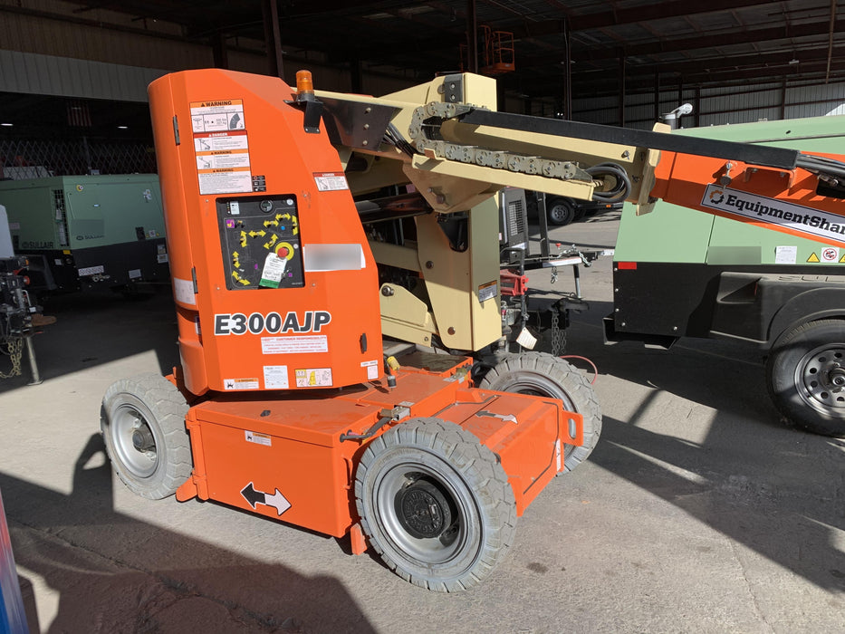 2019 JLG E300AJP