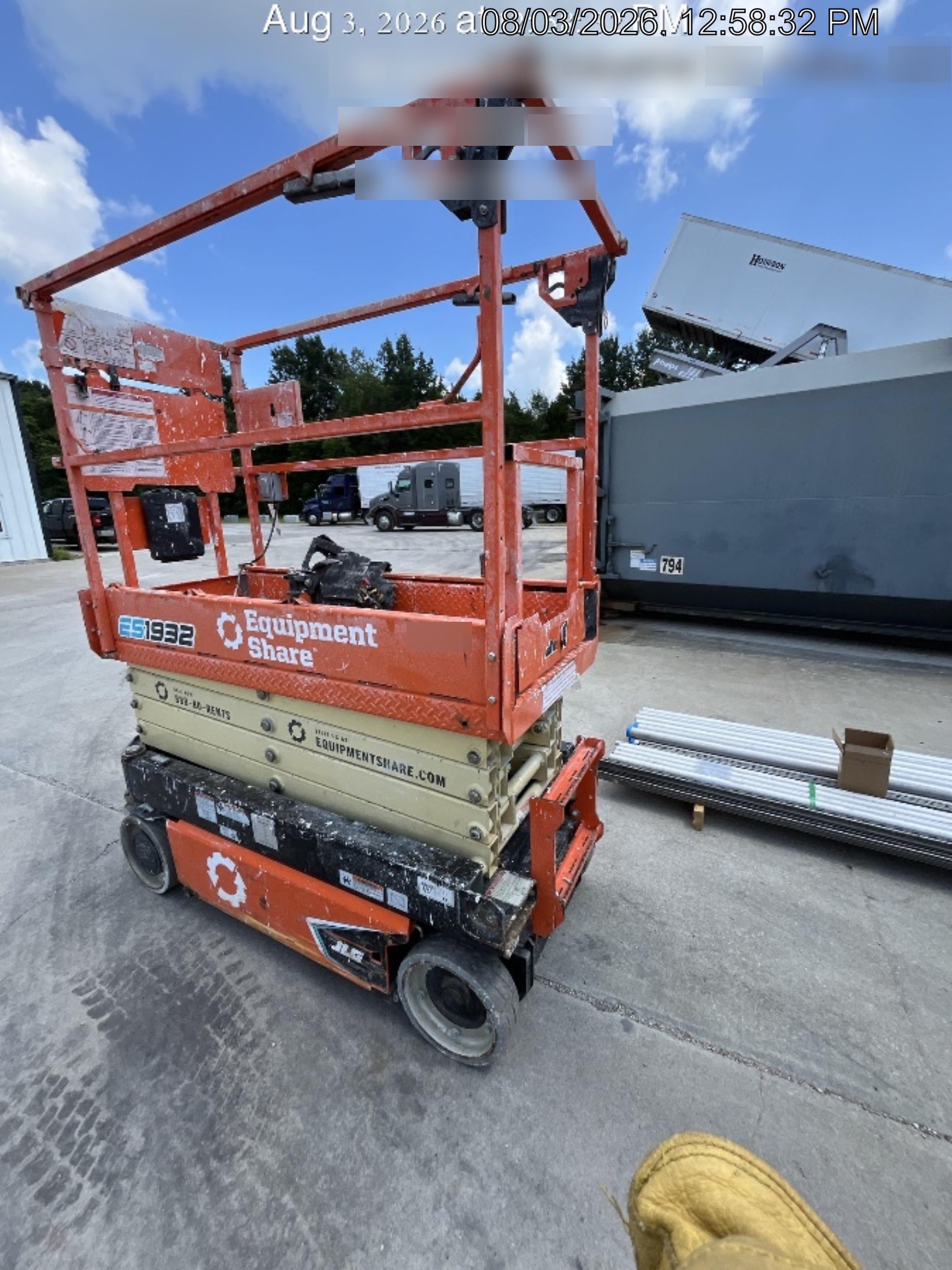 2023 JLG ES1932