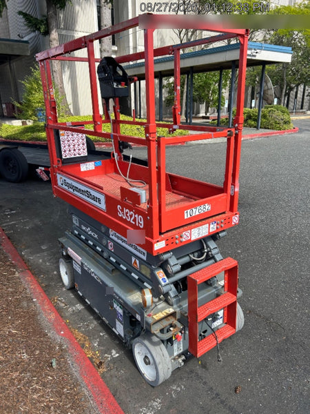 2020 Skyjack SJIII-3219 Solid NM Tires, Half height spring hinged entry gate, Dual Beacons, 800W Inverter